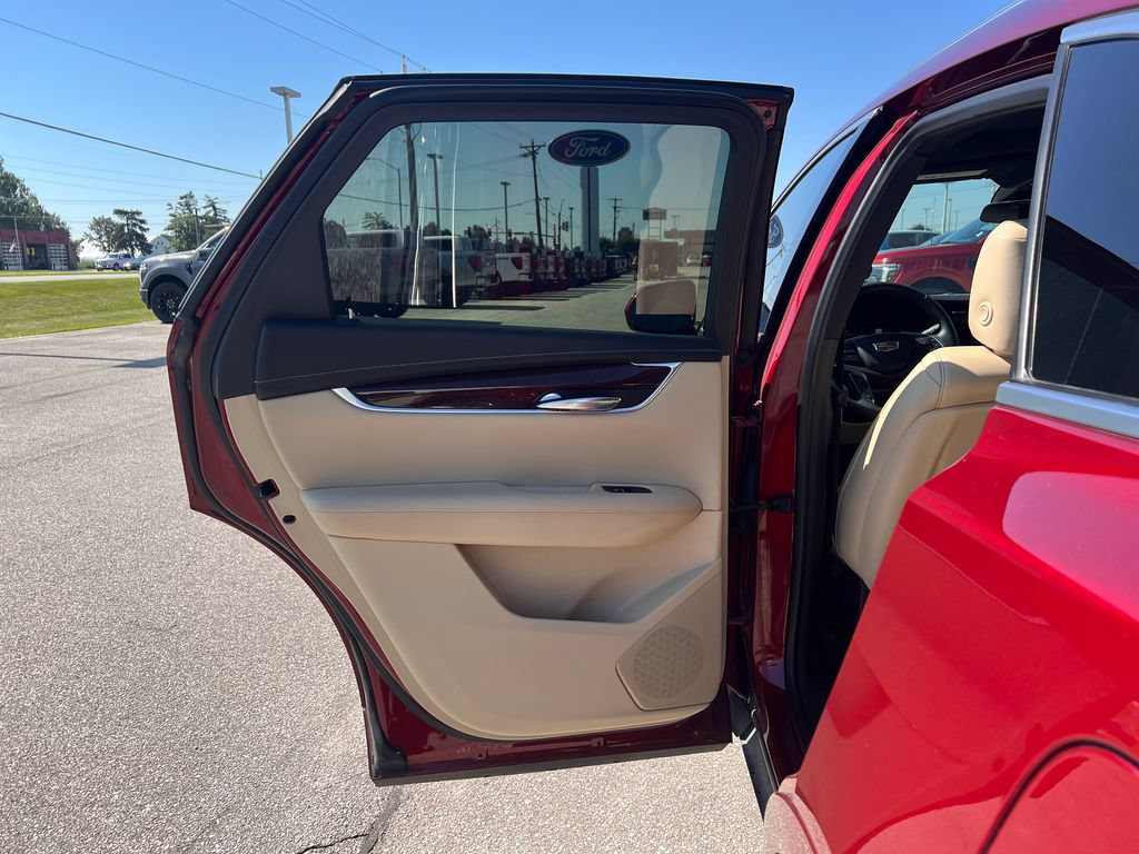 Used 2017 Cadillac XT5 Luxury w/ Driver Awareness Package AWD/4WD image 15