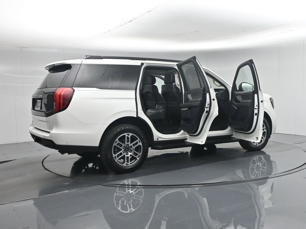 Certified 2025 Ford Expedition Active AWD/4WD image 34