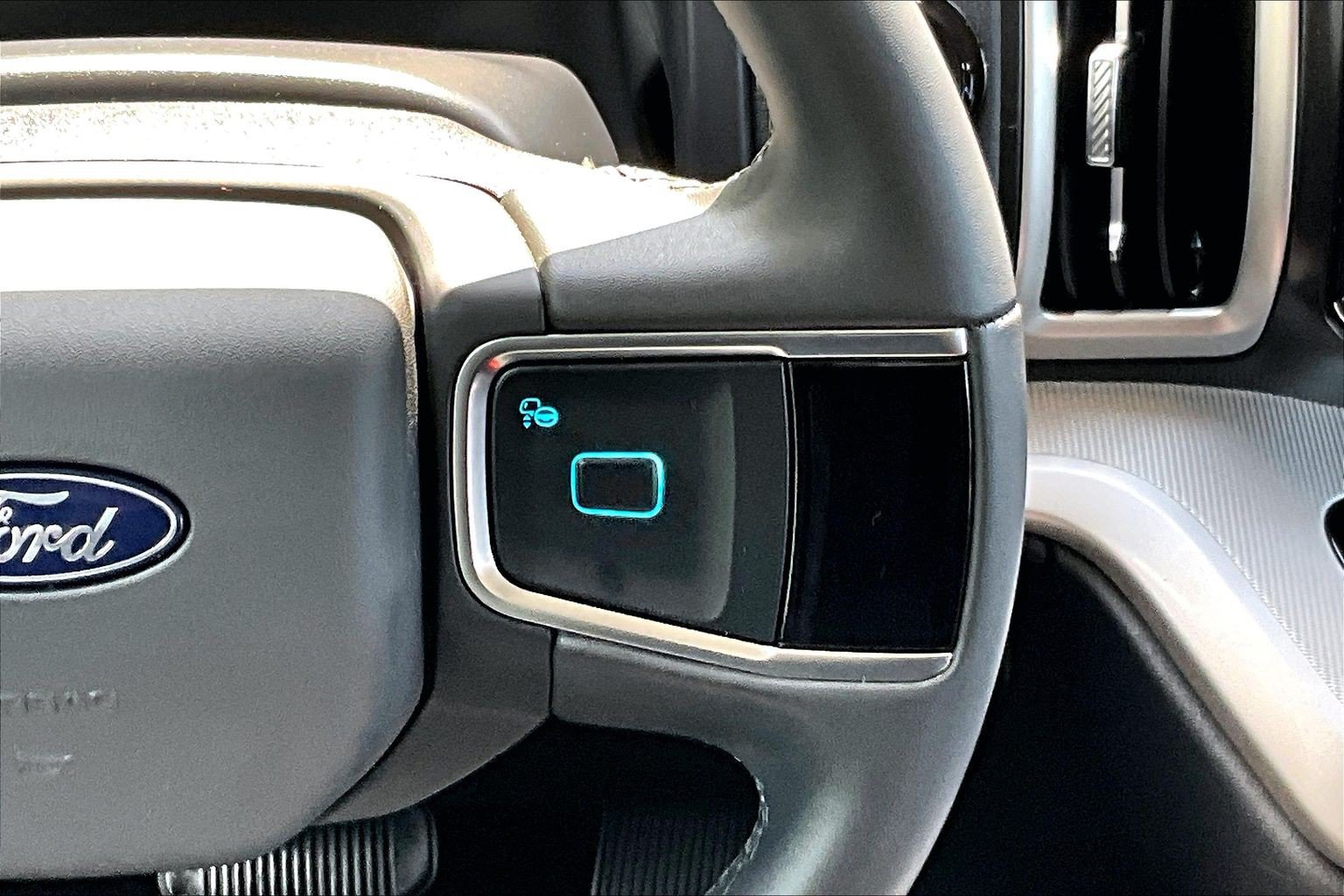 Certified 2025 Ford Expedition Active RWD image 21