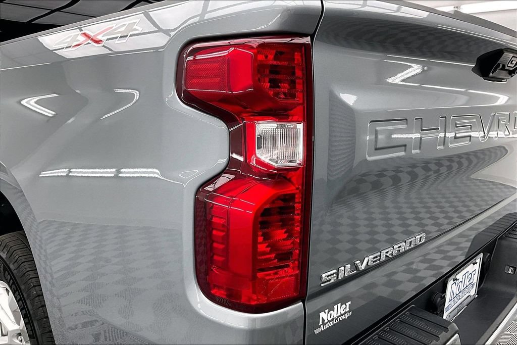 Used 2024 Chevrolet Silverado 1500 LT AWD/4WD image 31
