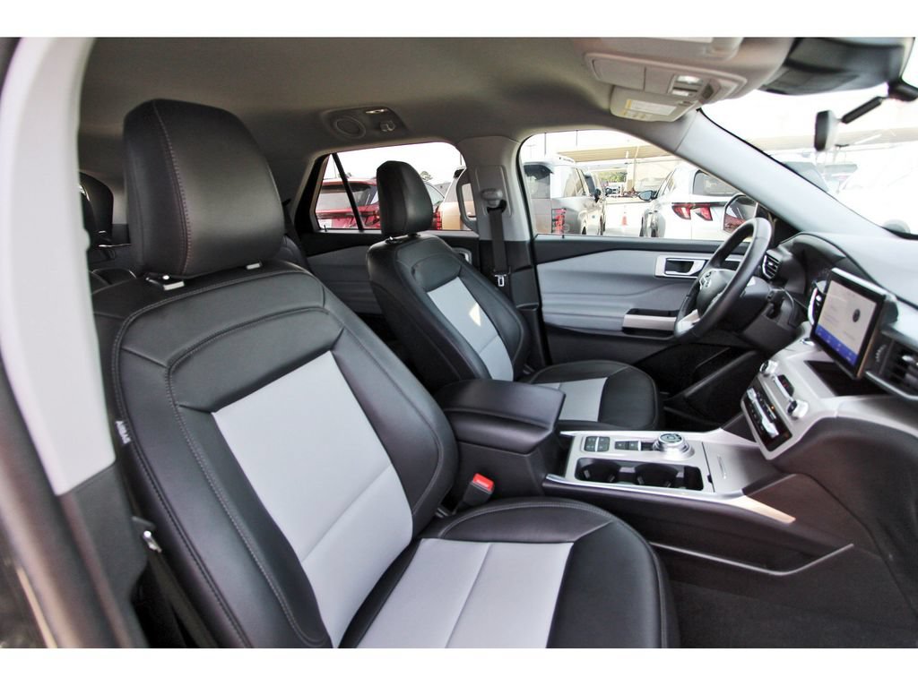 Certified 2024 Ford Explorer XLT w/ Equipment Group 202A RWD image 28