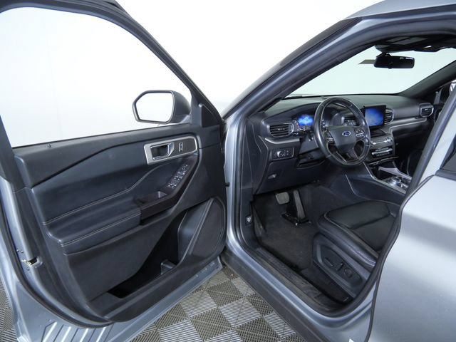 Certified 2020 Ford Explorer XLT w/ Equipment Group 202A AWD/4WD image 17