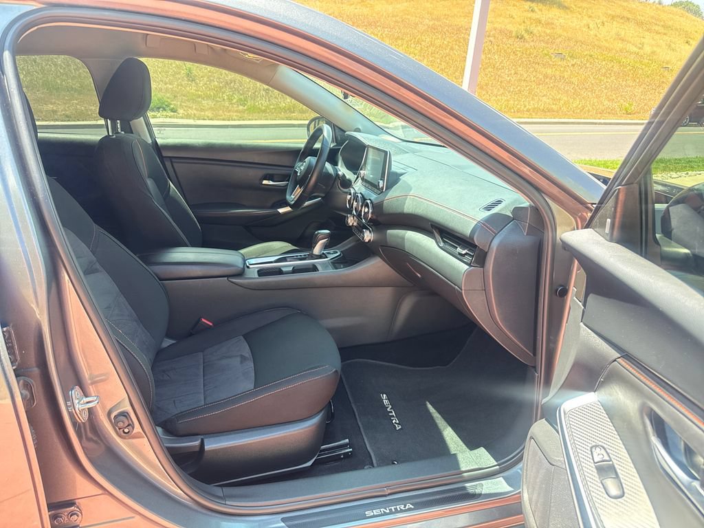 Used 2025 Nissan Sentra SR FWD image 29