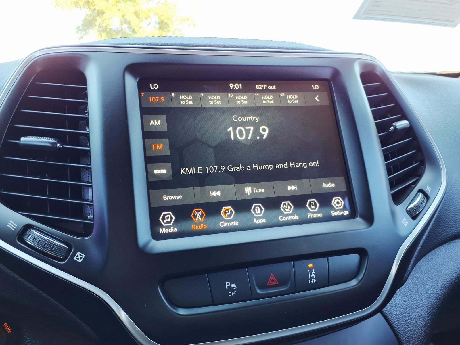 Used 2021 Jeep Cherokee Latitude Lux w/ Comfort/Convenience Group image 23