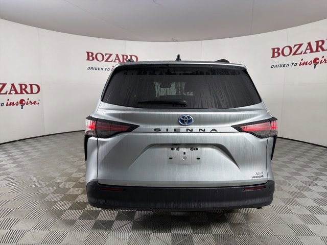 Used 2022 Toyota Sienna XLE image 4
