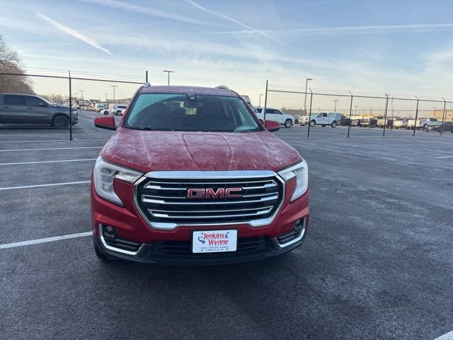 Used 2024 GMC Terrain SLT w/ LPO, Cargo Package image 7