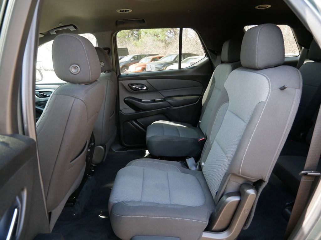 Used 2023 Chevrolet Traverse LT FWD image 11