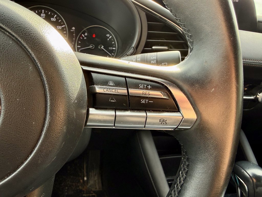 Used 2019 MAZDA MAZDA3 Hatchback image 17