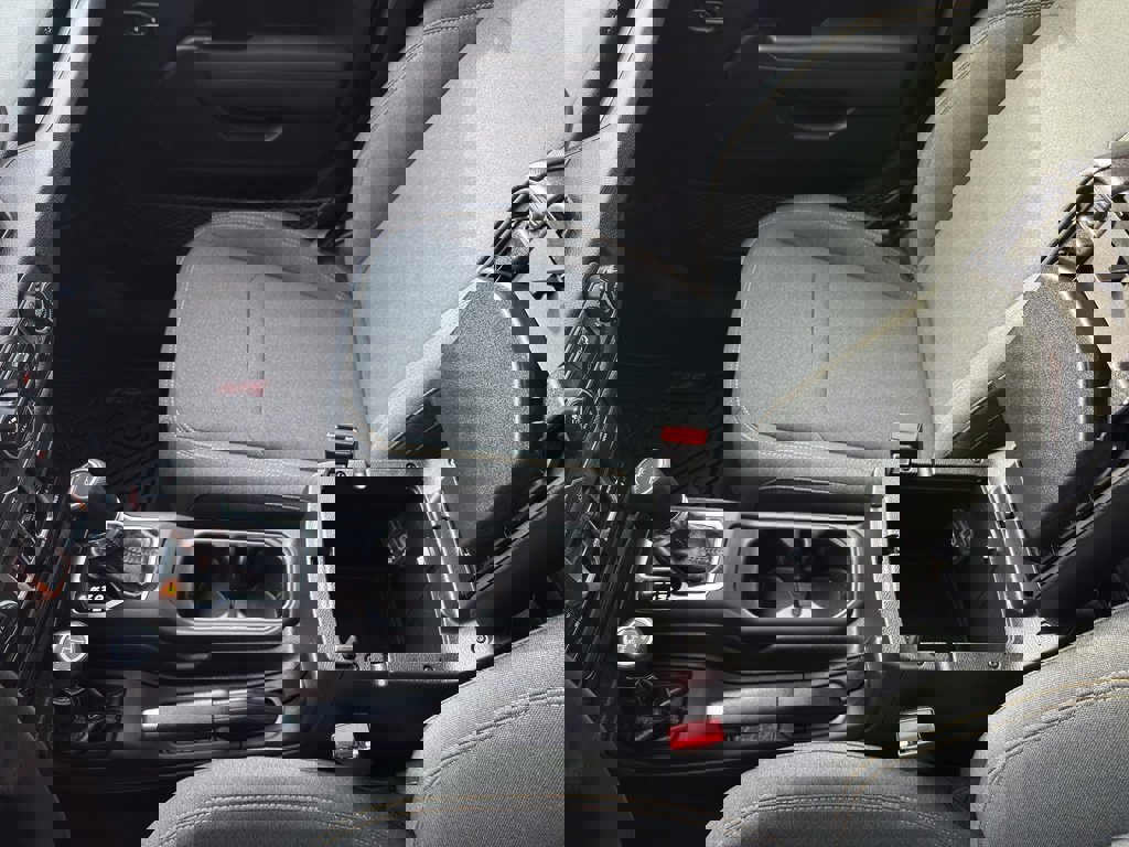 Used 2025 Jeep Gladiator Sport image 25