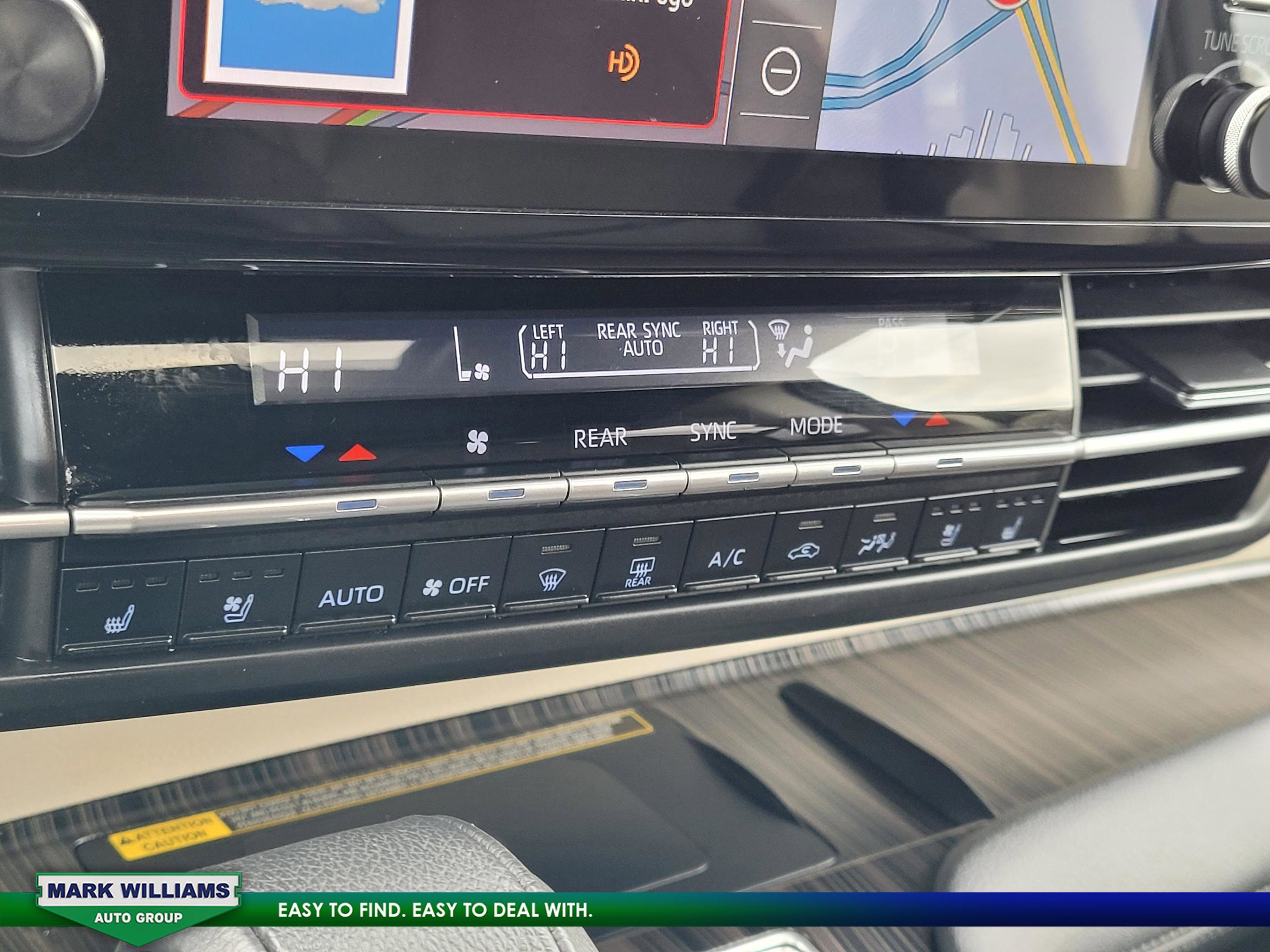 Used 2021 Toyota Sienna Platinum image 27