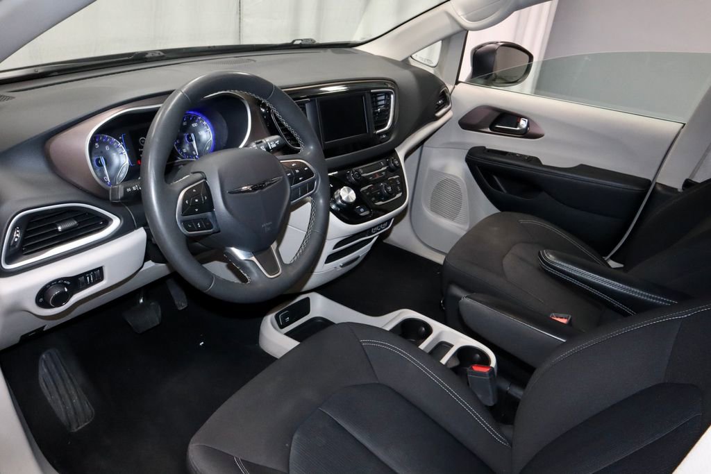 Used 2023 Chrysler Voyager LX FWD image 24