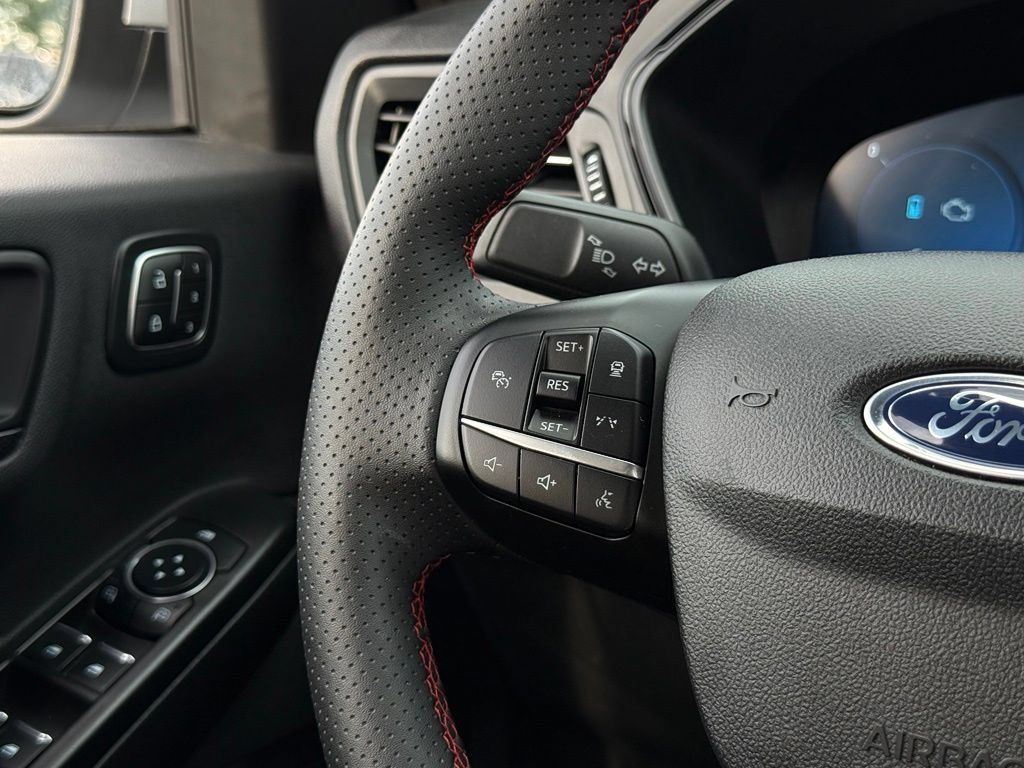 Certified 2025 Ford Escape ST-Line Elite w/ Premium Technology Package AWD/4WD image 10