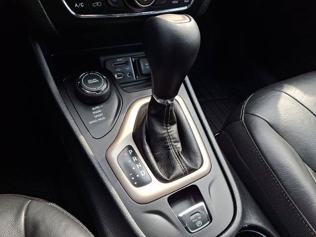 Used 2018 Jeep Cherokee Limited AWD/4WD image 15