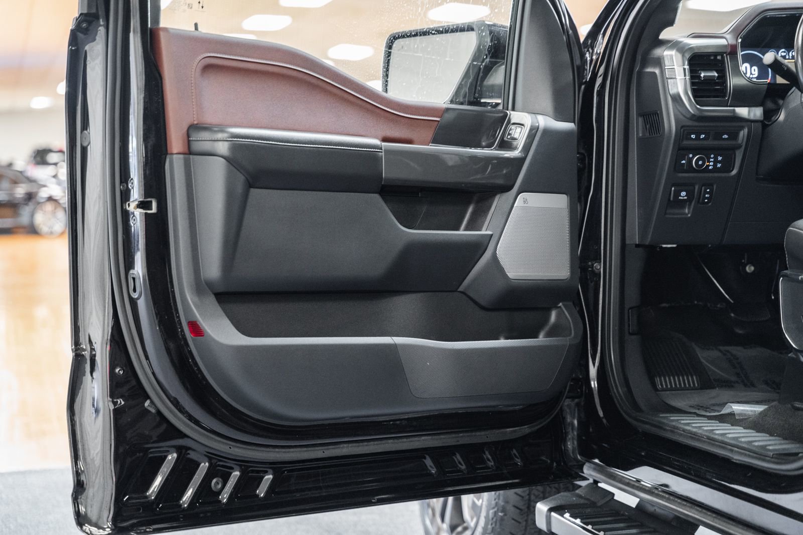 Certified 2022 Ford F150 Lariat w/ Equipment Group 502A High image 46