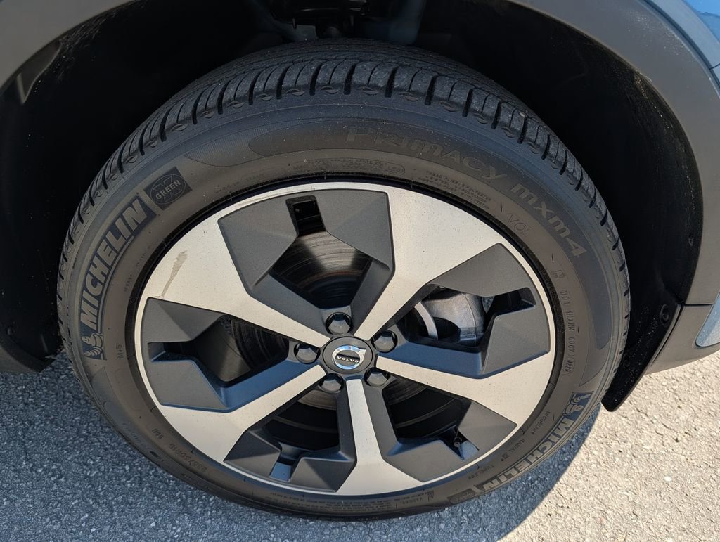 Used 2025 Volvo XC40 B5 Plus AWD/4WD image 33