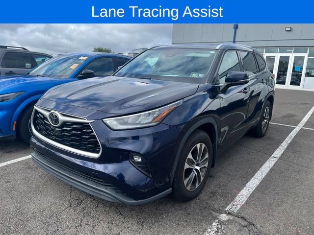 Used 2020 Toyota Highlander XLE AWD/4WD image 2