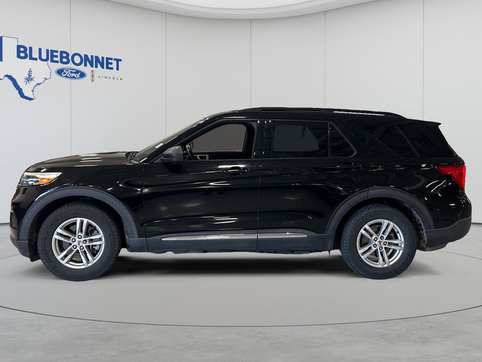 Certified 2020 Ford Explorer XLT w/ Equipment Group 202A RWD image 8