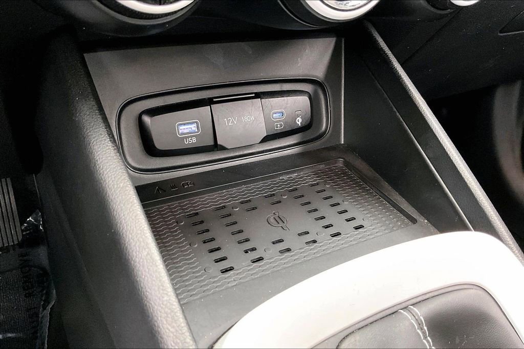 Used 2024 Hyundai Venue Limited FWD image 32