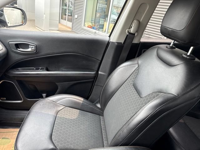 Used 2021 Jeep Compass Latitude w/ Sun and Sound Group AWD/4WD image 28
