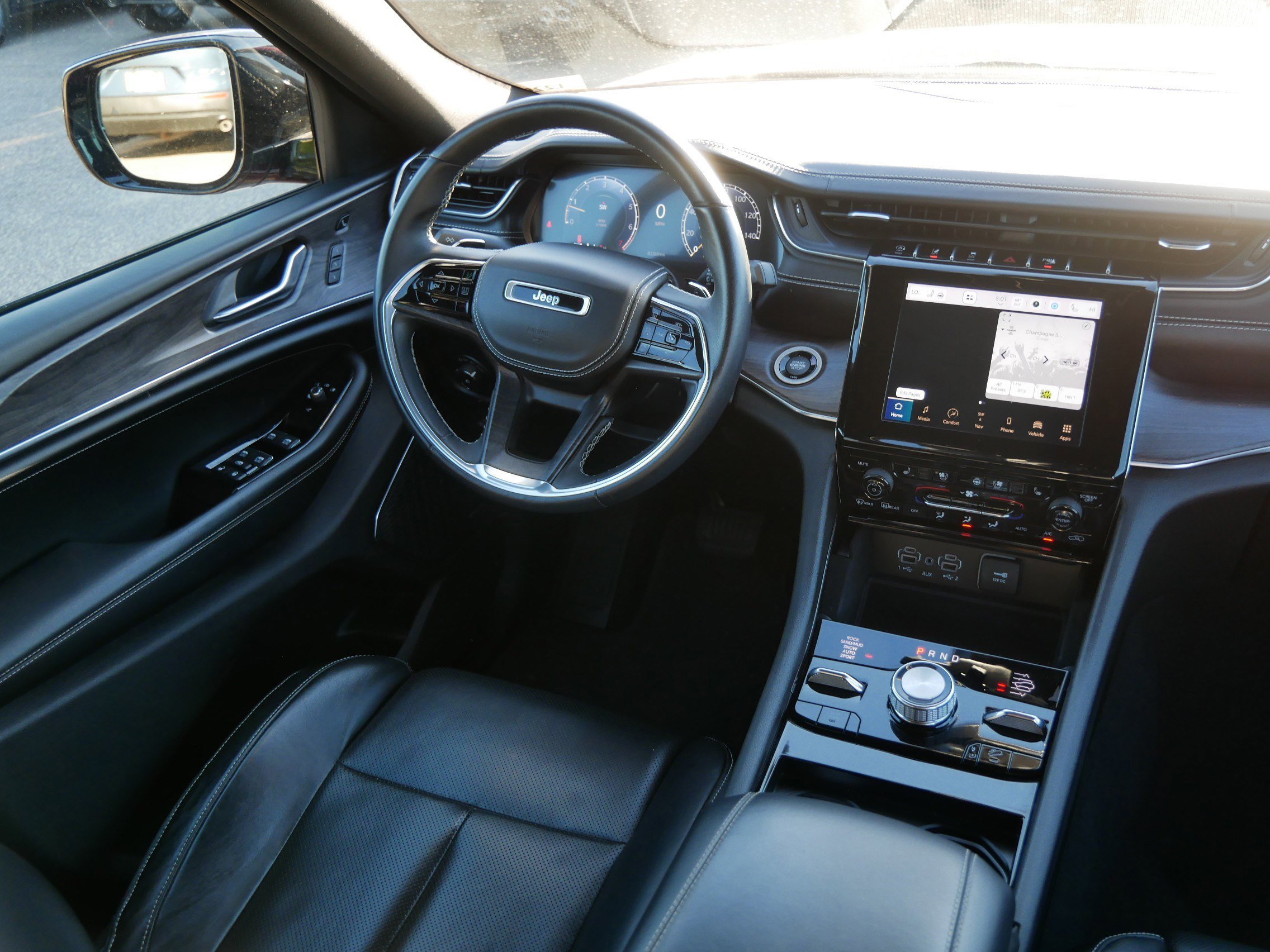 Used 2022 Jeep Grand Cherokee Overland w/ Luxury Tech Group IV image 9