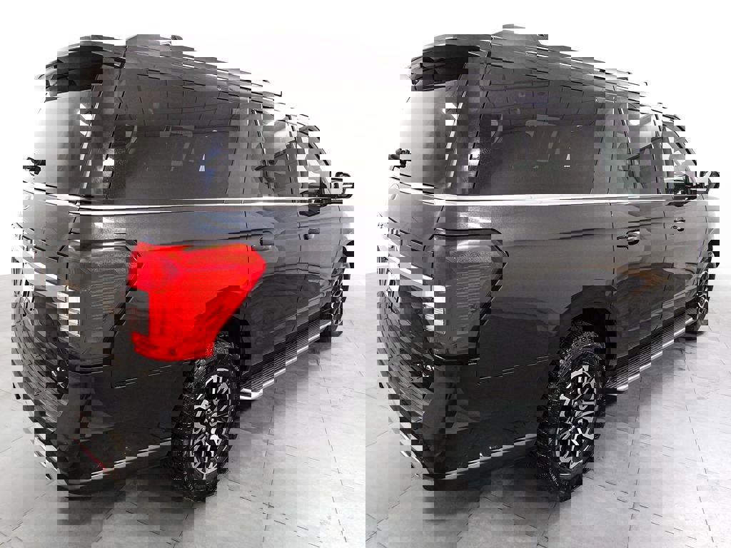 Certified 2023 Ford Expedition Max XLT image 4