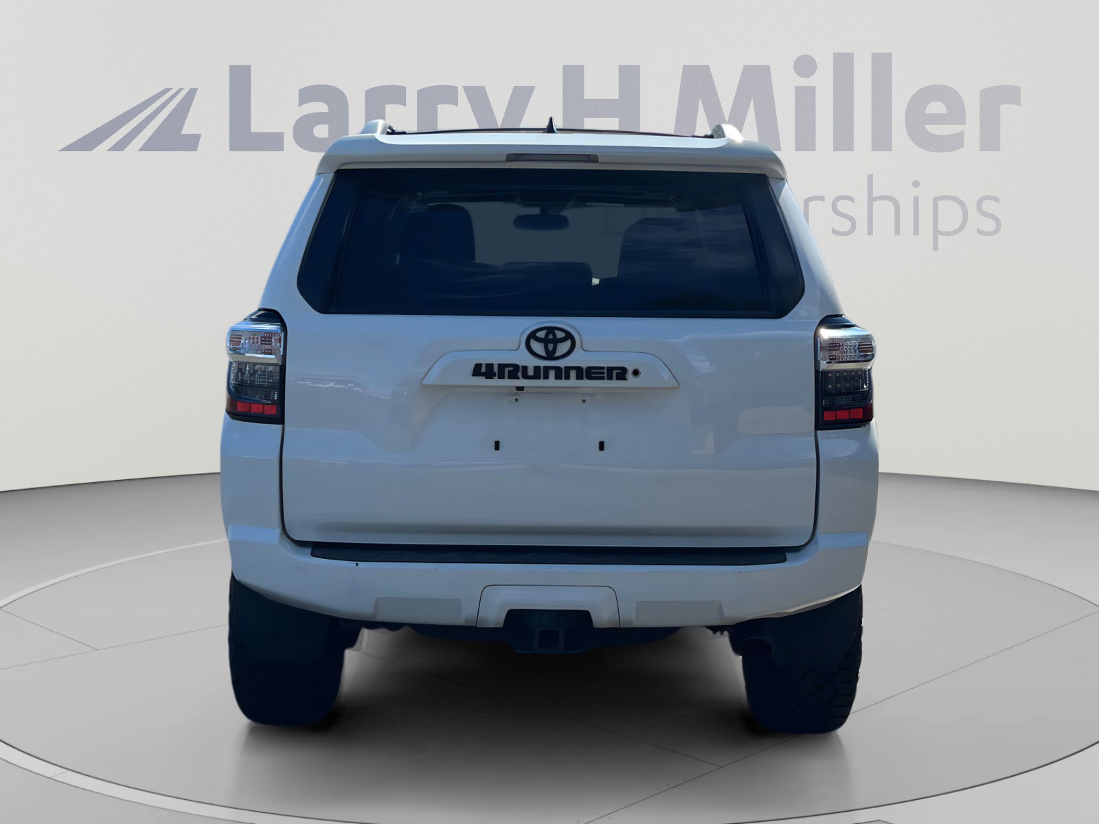 Used 2018 Toyota 4Runner SR5 Premium AWD/4WD image 4