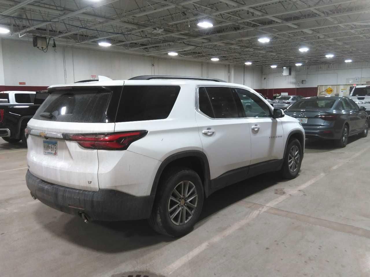 Used 2023 Chevrolet Traverse LT image 2
