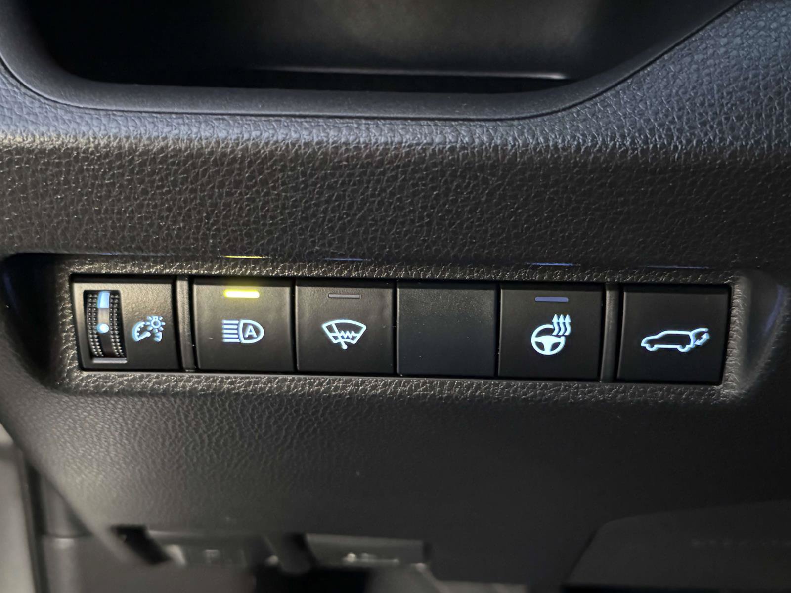 Used 2019 Toyota RAV4 XLE Premium w/ Cold Weather Package AWD/4WD image 20