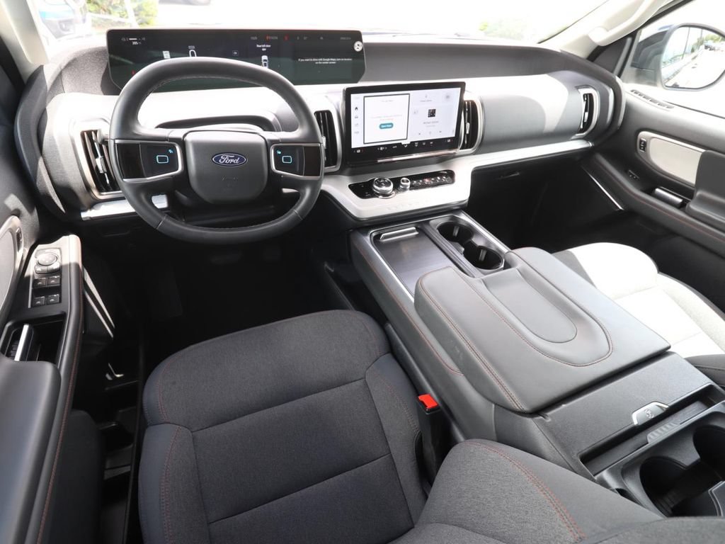 Certified 2025 Ford Expedition Active RWD image 6