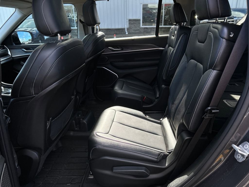 Used 2023 Jeep Grand Cherokee L Limited w/ Luxury Tech Group II image 9