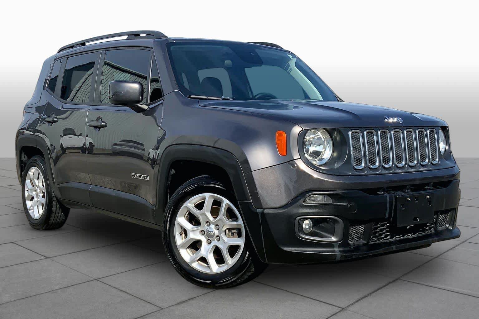 Used 2018 Jeep Renegade Latitude FWD image 3