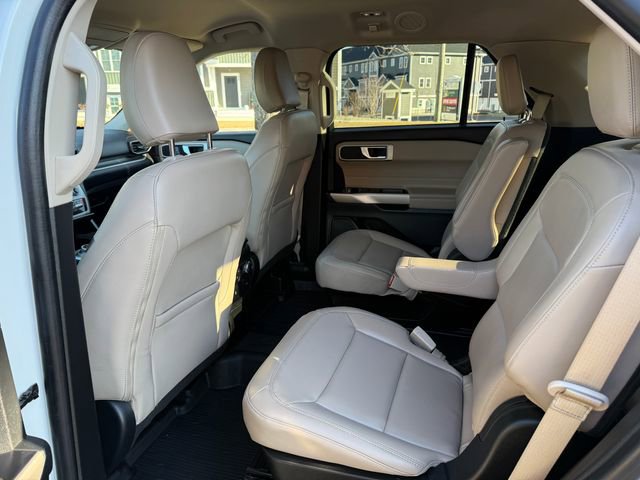 Certified 2022 Ford Explorer XLT w/ Equipment Group 202A image 4