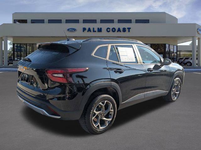 Used 2025 Chevrolet Trax LT FWD image 4