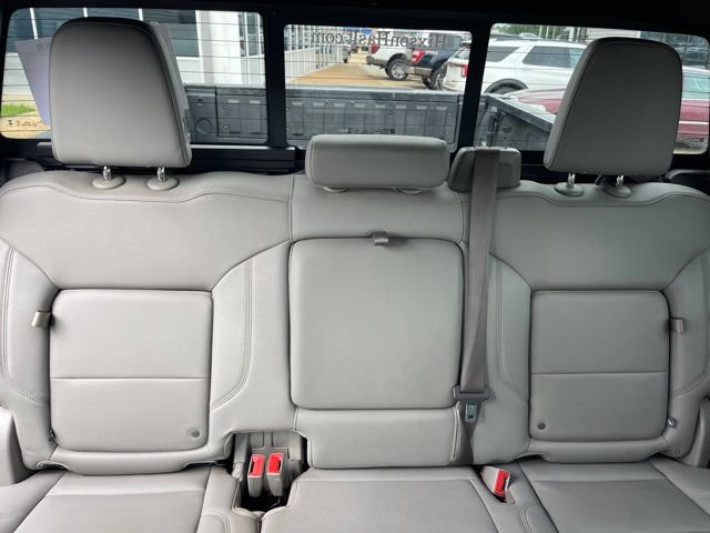 Used 2024 GMC Sierra 1500 SLT w/ SLT Premium Plus Package AWD/4WD image 24