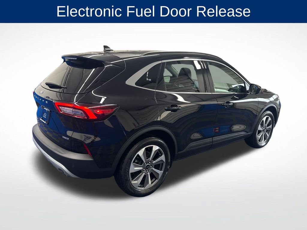 Certified 2025 Ford Escape Platinum AWD/4WD image 5