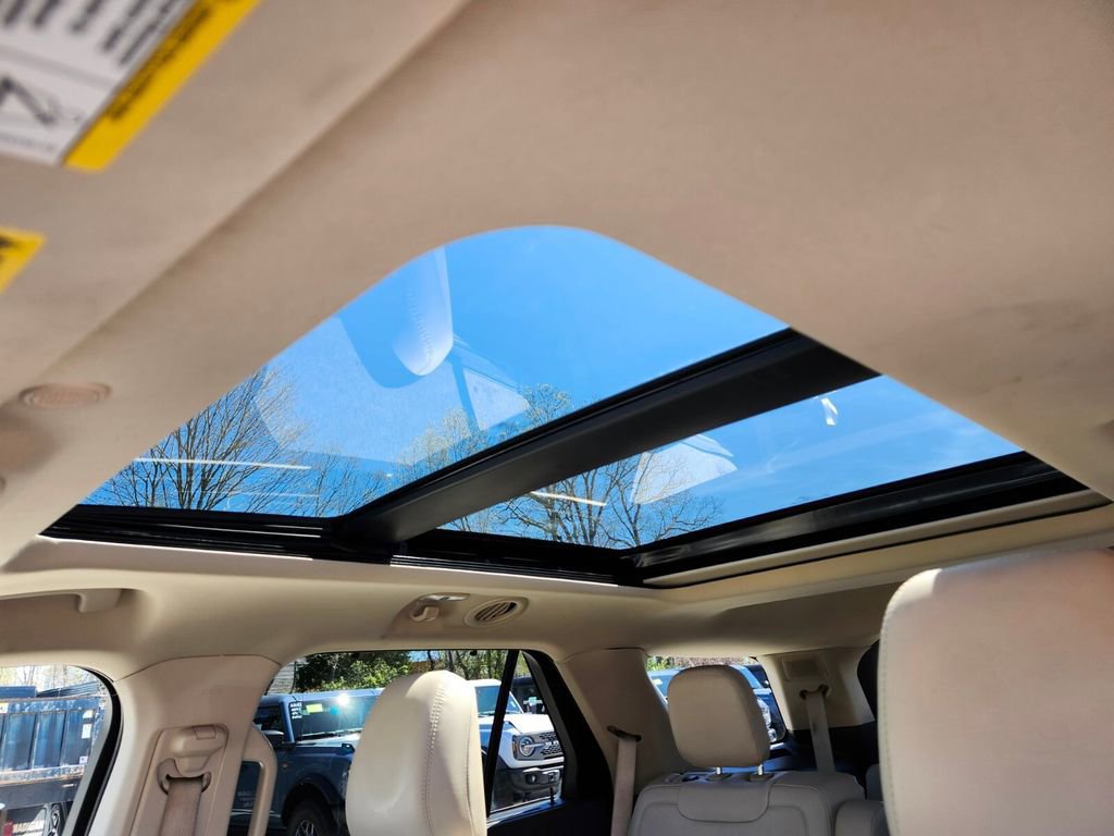 Certified 2022 Ford Explorer Platinum w/ Equipment Group 601A AWD/4WD image 22