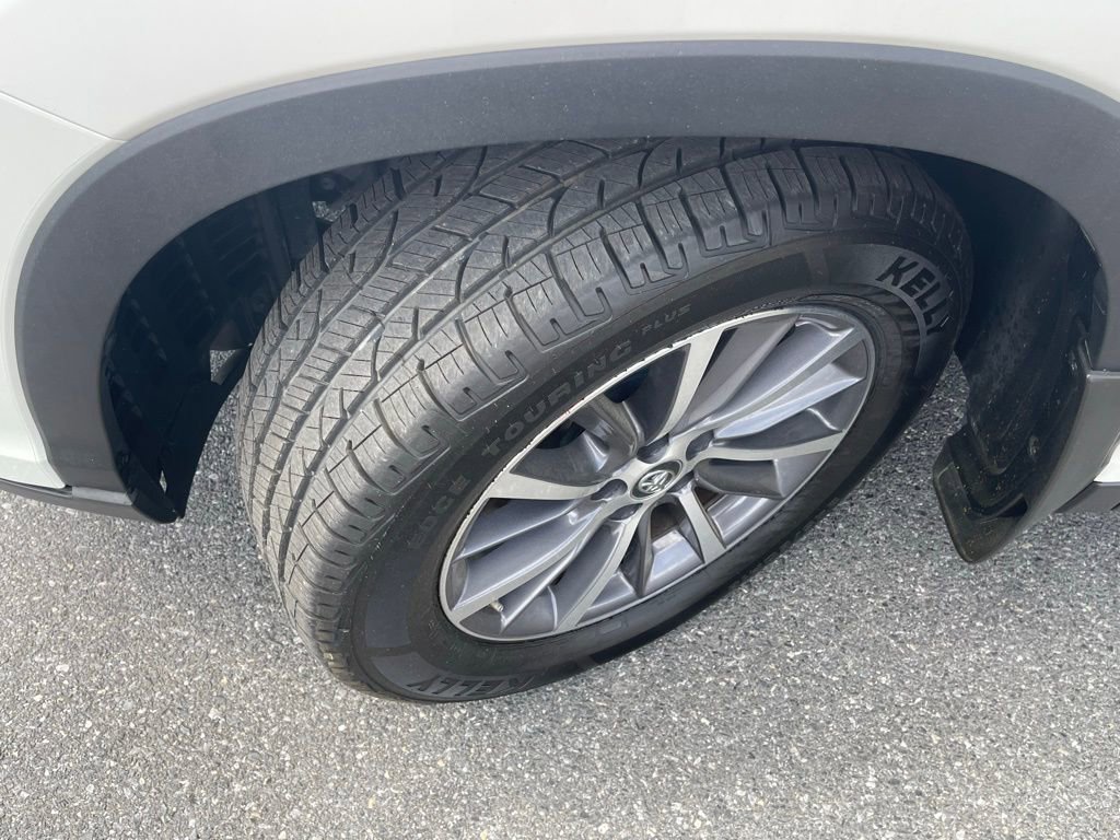 Used 2019 Toyota Highlander XLE AWD/4WD image 4