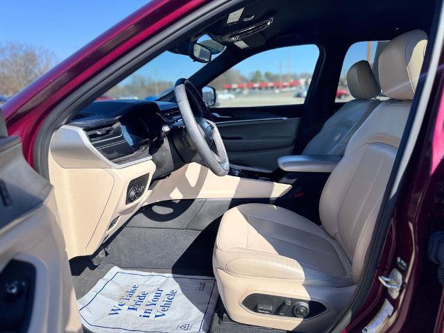 Used 2023 Jeep Grand Cherokee Limited image 13