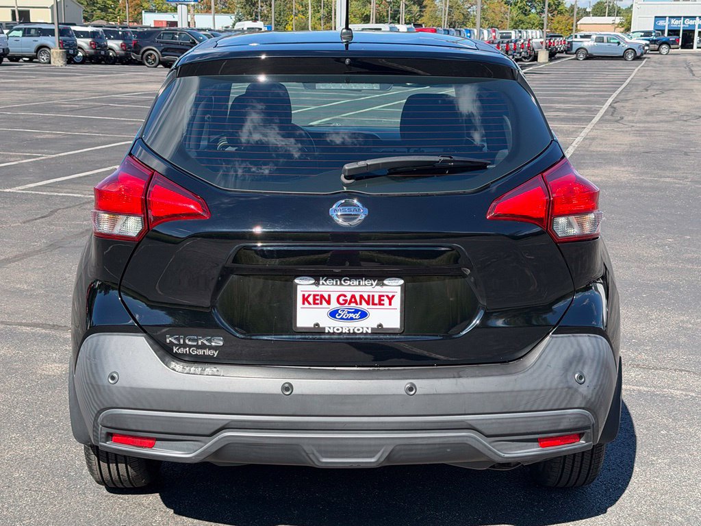 Used 2020 Nissan Kicks S FWD image 10