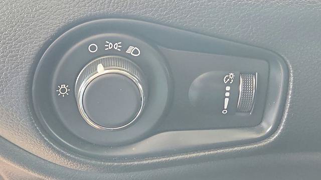 Used 2023 Jeep Renegade Latitude AWD/4WD image 10