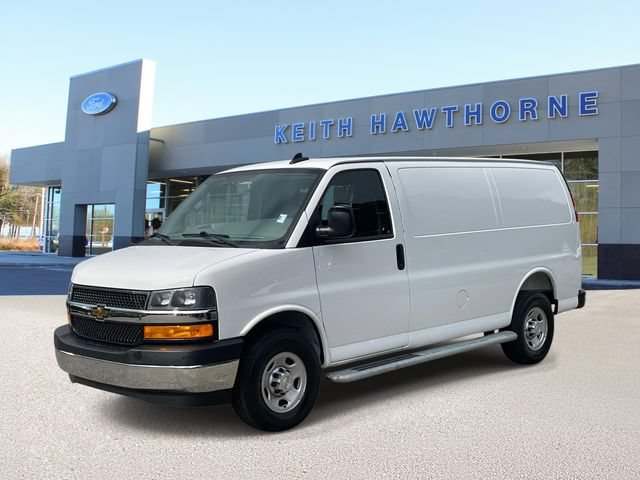 Used 2025 Chevrolet Express 2500 w/ Driver Convenience Package RWD image 3