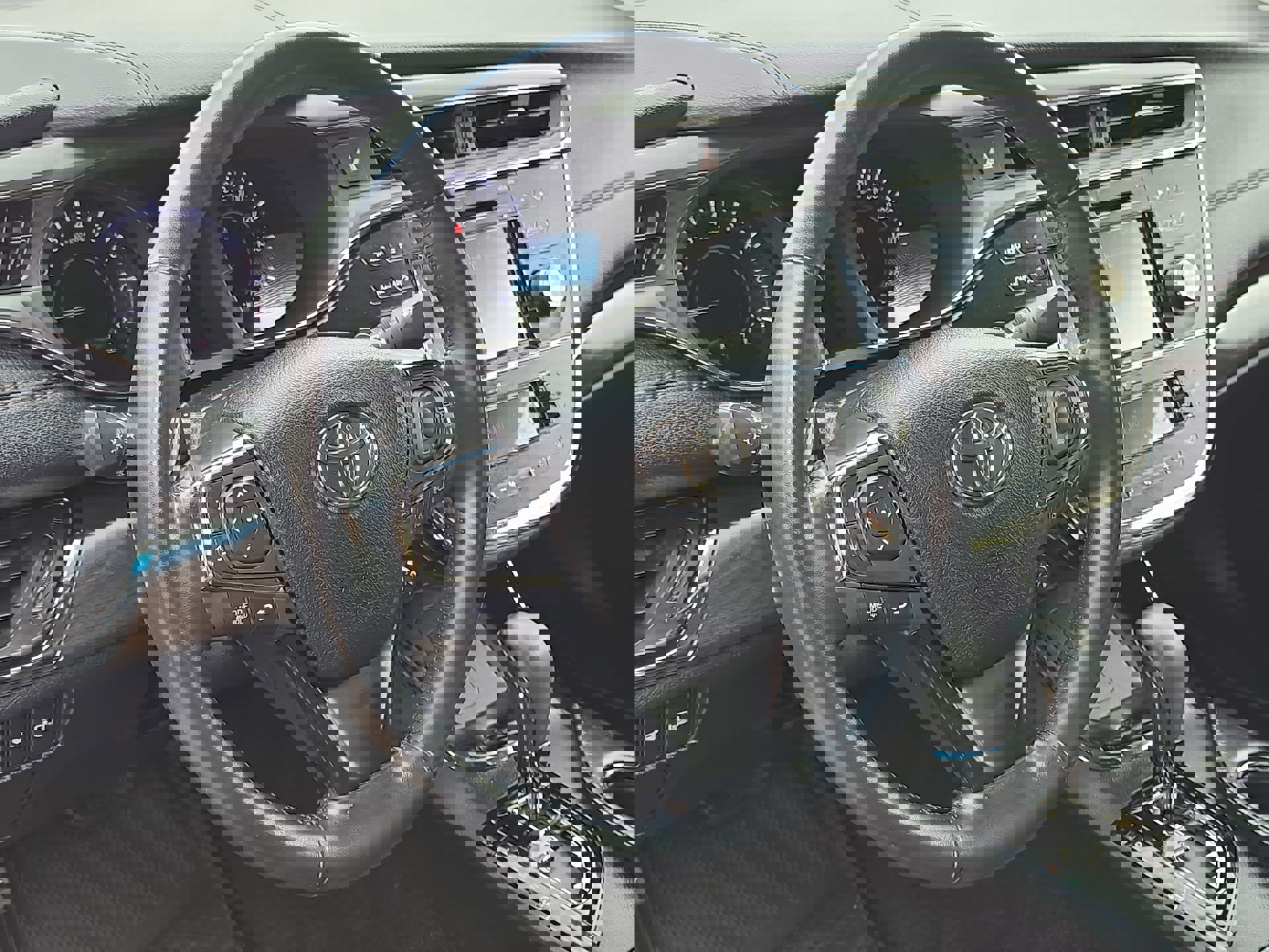 Used 2018 Toyota Avalon Limited w/ All Weather Liner Package image 14