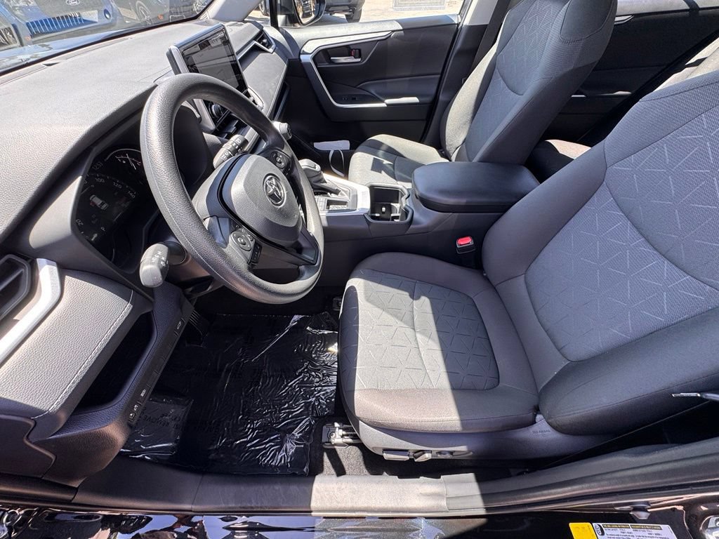 Used 2025 Toyota RAV4 XLE FWD image 17