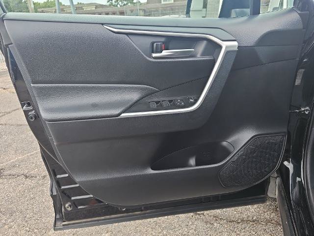 Used 2025 Toyota RAV4 XLE FWD image 25