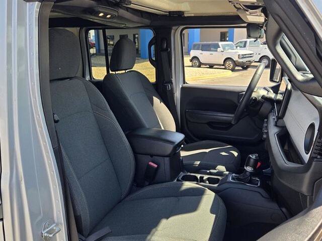 Used 2024 Jeep Wrangler Unlimited AWD/4WD image 15