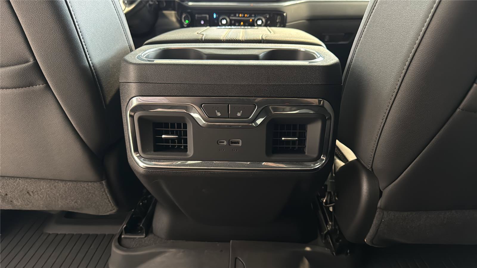 Used 2024 Chevrolet Silverado 2500 High Country w/ High Country Premium Package AWD/4WD image 28