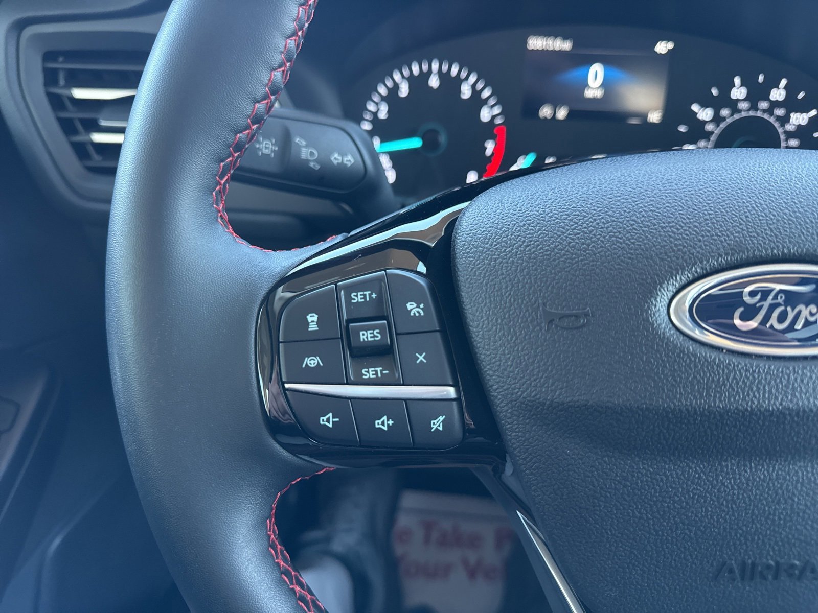 Certified 2022 Ford Escape SEL w/ SEL Stealth AWD Package image 30