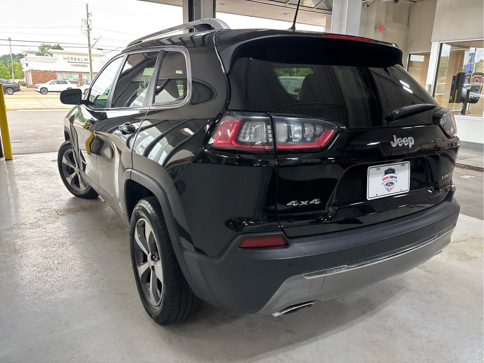 Used 2020 Jeep Cherokee Limited AWD/4WD image 6