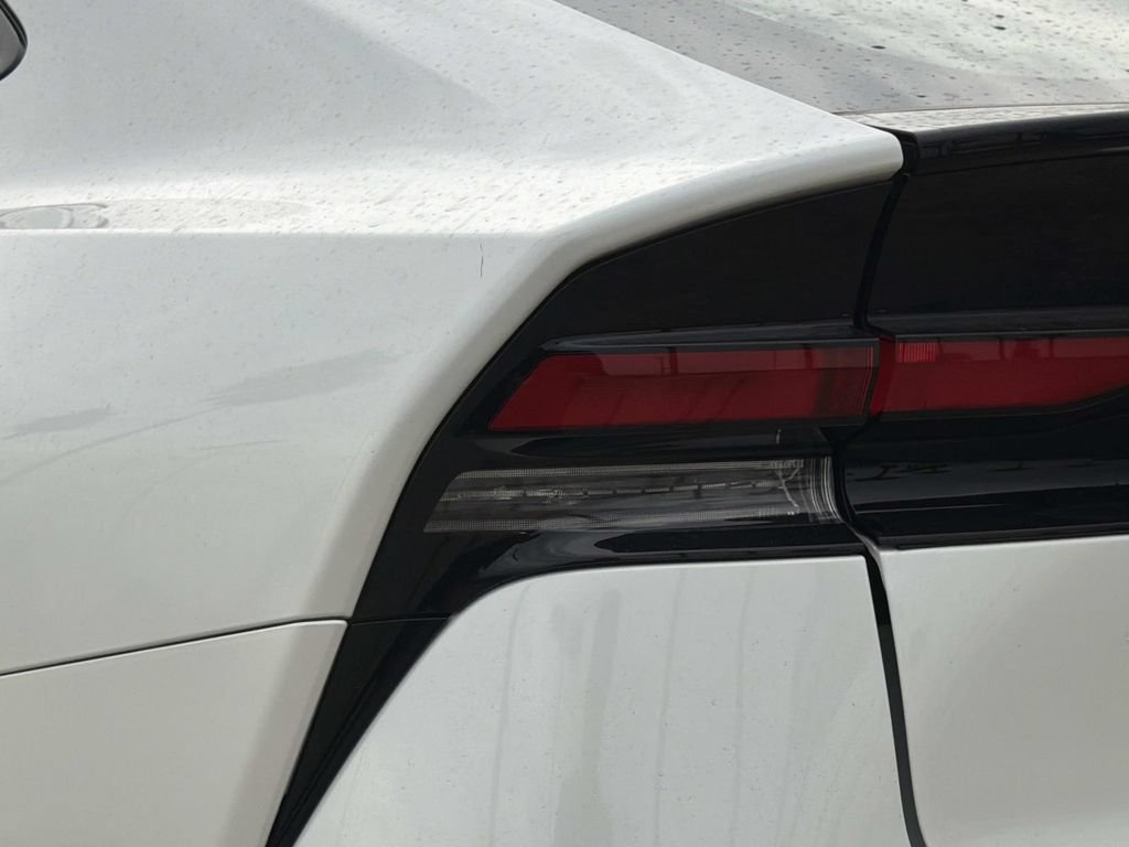 Used 2024 Toyota Prius XLE FWD image 8