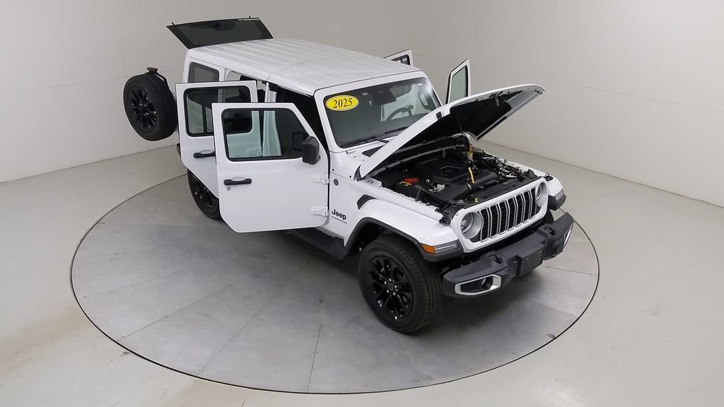 Used 2025 Jeep Wrangler Unlimited Sahara AWD/4WD image 45